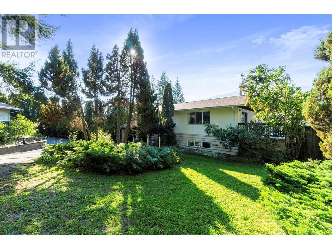 5404 Sunnybrae Canoe Pt Road Unit 1, Tappen, BC V0E2X1 House For Sale