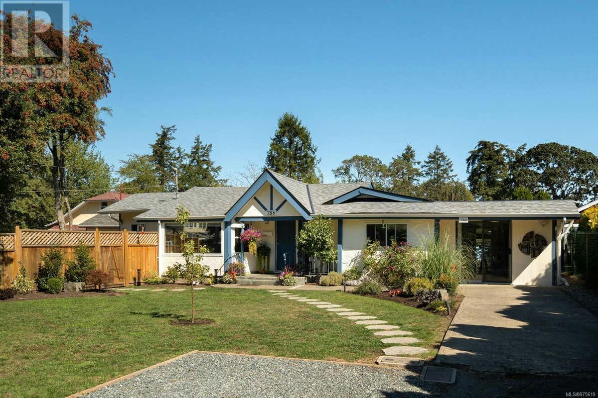 786 Middleton St, Saanich, BC V9A2E2 House For Sale RE/MAX 975619