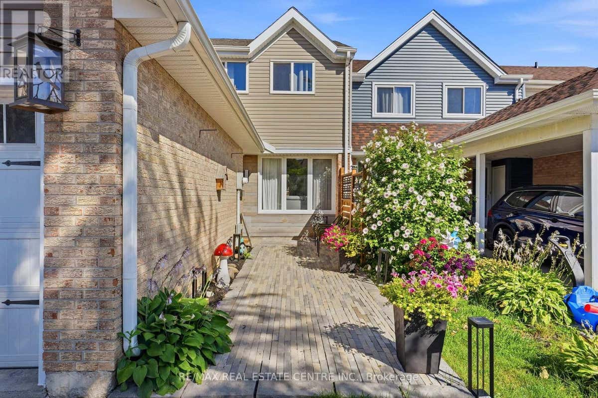 37 RUSHMORE CRESCENT