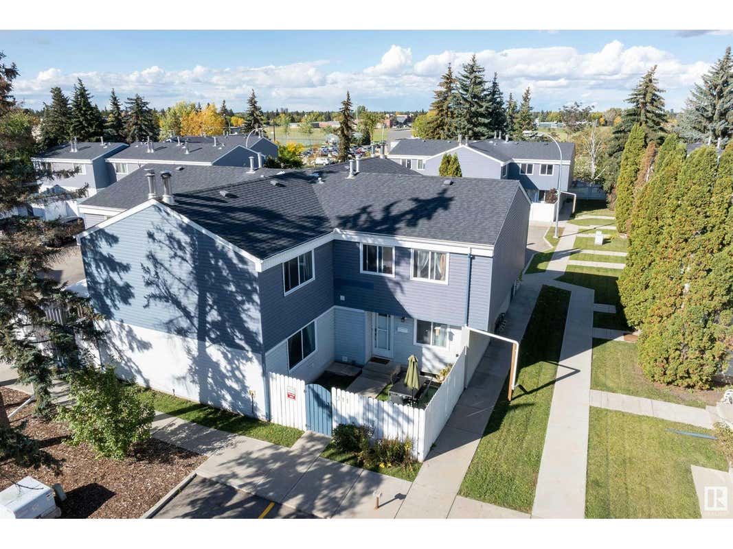 111 14707 53 AV NW, Edmonton, AB T6H5C9 À vendre RE/MAX E4408353