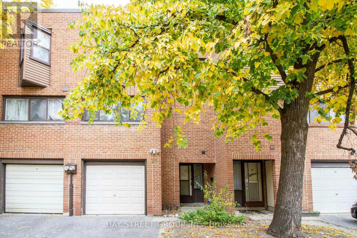 16 LOW MEADOWAY, Toronto (Hillcrest Village), ON M2H2V7 Home For Rent