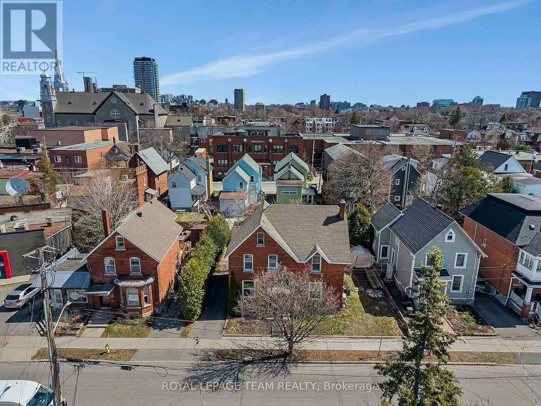 11 SHERBROOKE AVENUE