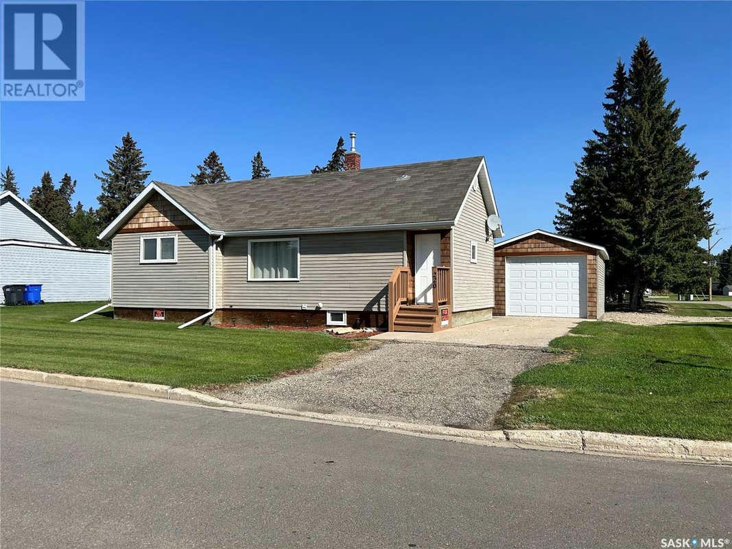 220 Moltke AVENUE, Langenburg, SK S0A2A0 House For Sale RE/MAX SK985116