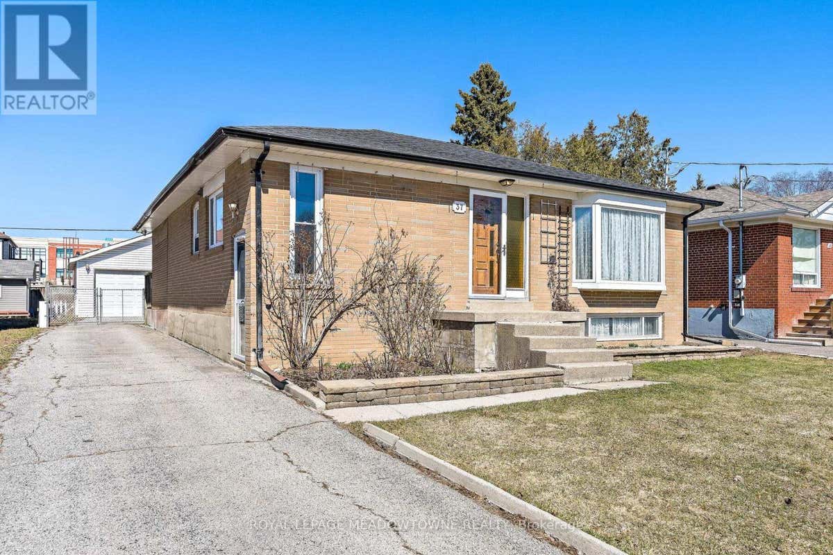 37 PRINCE CHARLES DRIVE