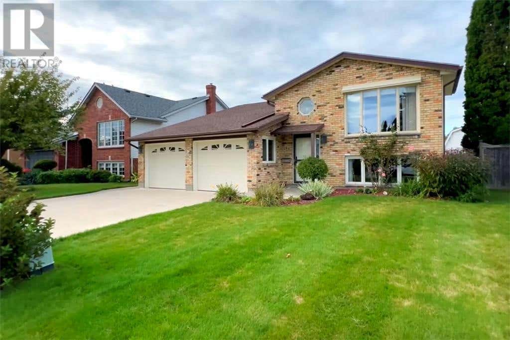 6 Village Green COURT, Point Edward, ON N7V4J4 House For Sale RE/MAX