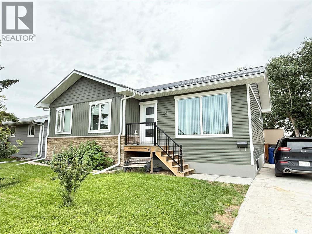 44 MITCHELL CRESCENT