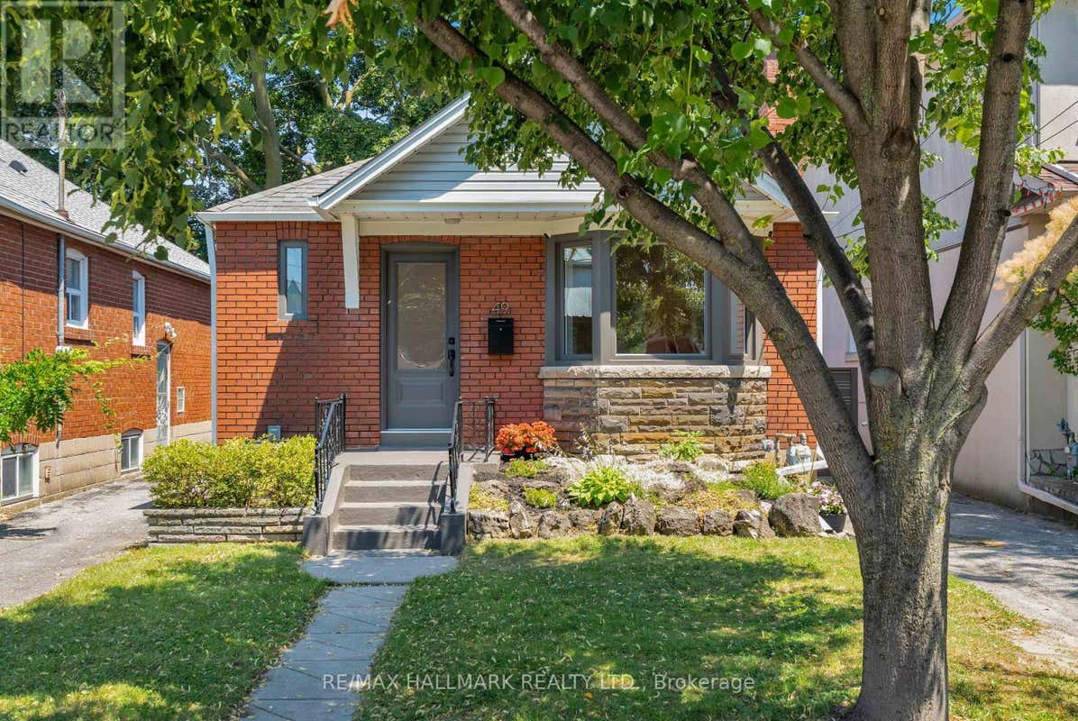 49 BINSWOOD AVENUE