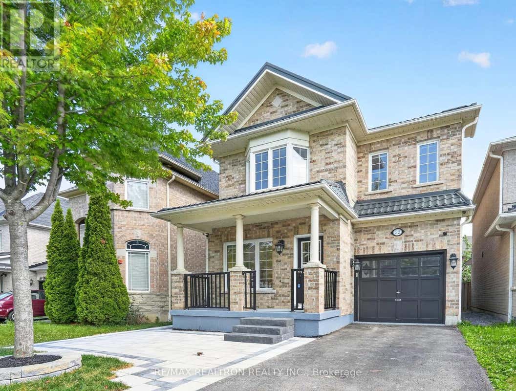 32 WHITLOCK CRESCENT