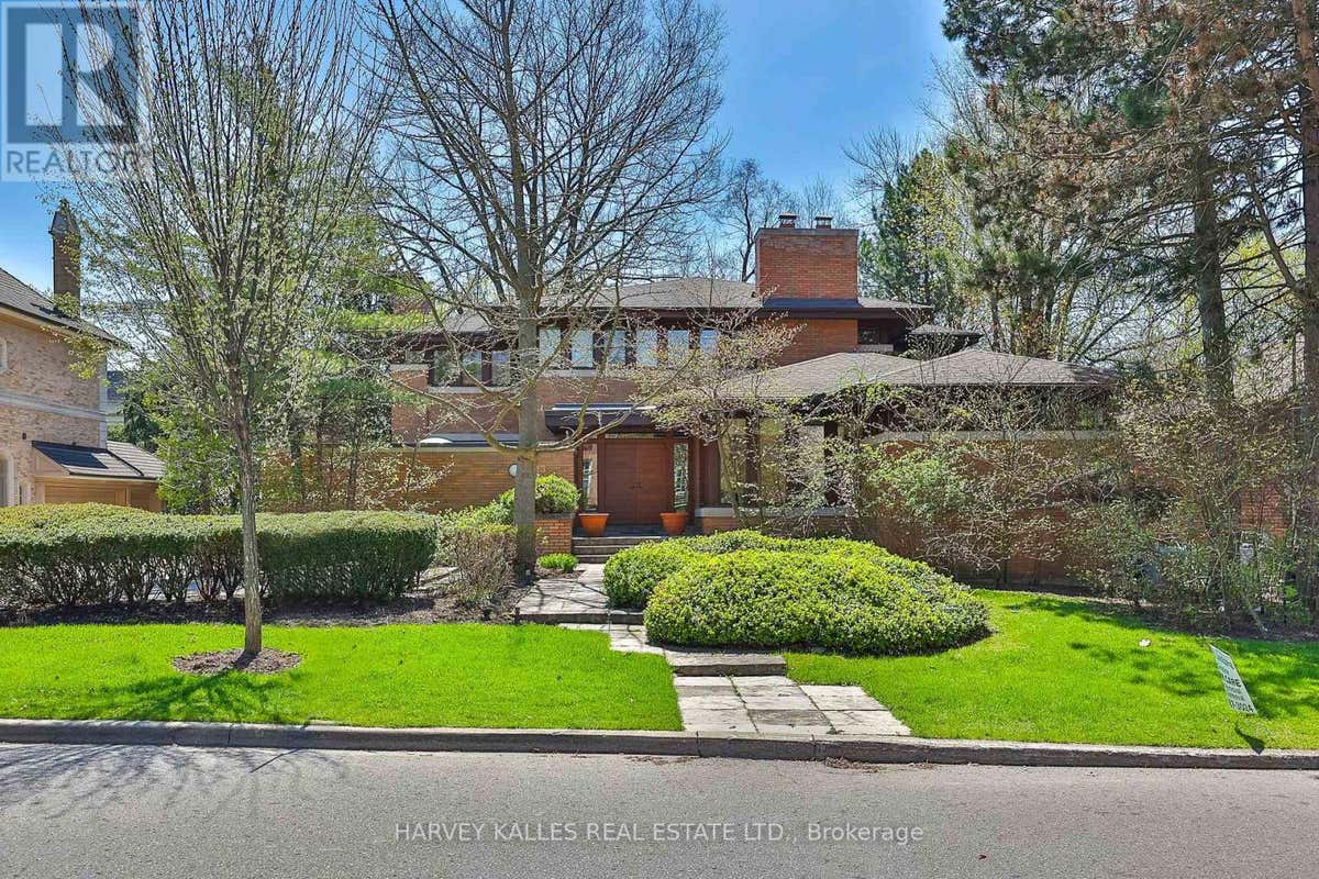 223 HILLHURST BOULEVARD