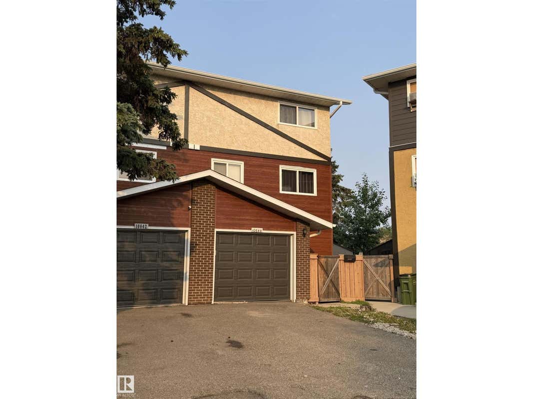 10644 158 AV NW