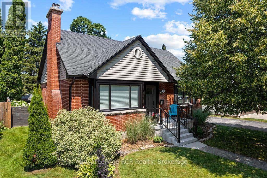 578 7TH STREET W