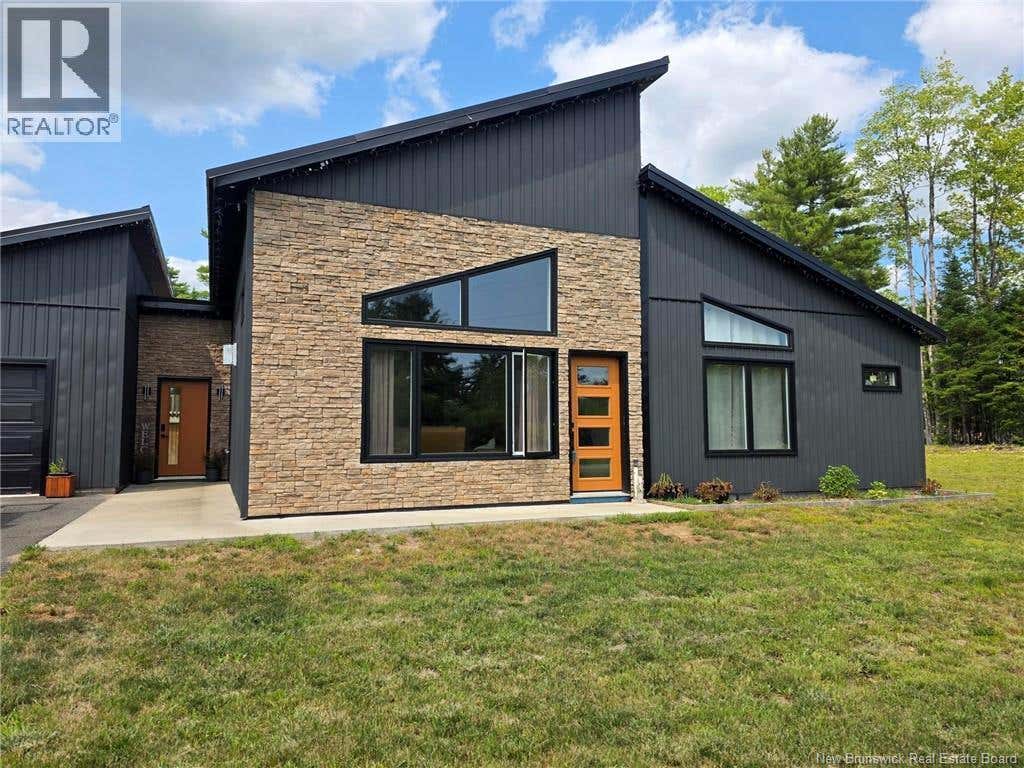 9 CREST AVENUE