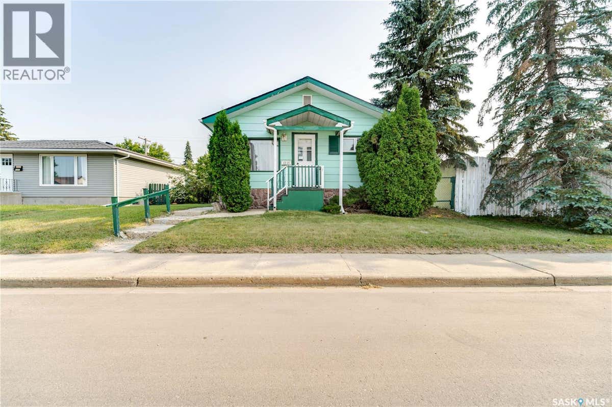 1233 COTEAU STREET W
