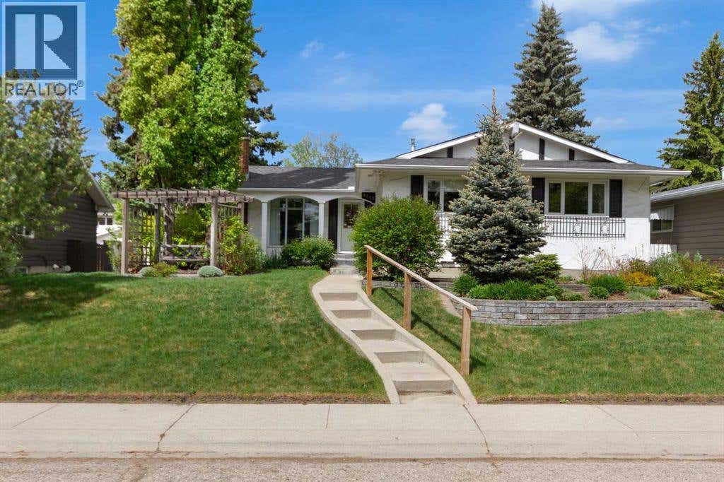 9715 PALISHALL ROAD SW, CALGARY, AB T2V 3T4, photo 1