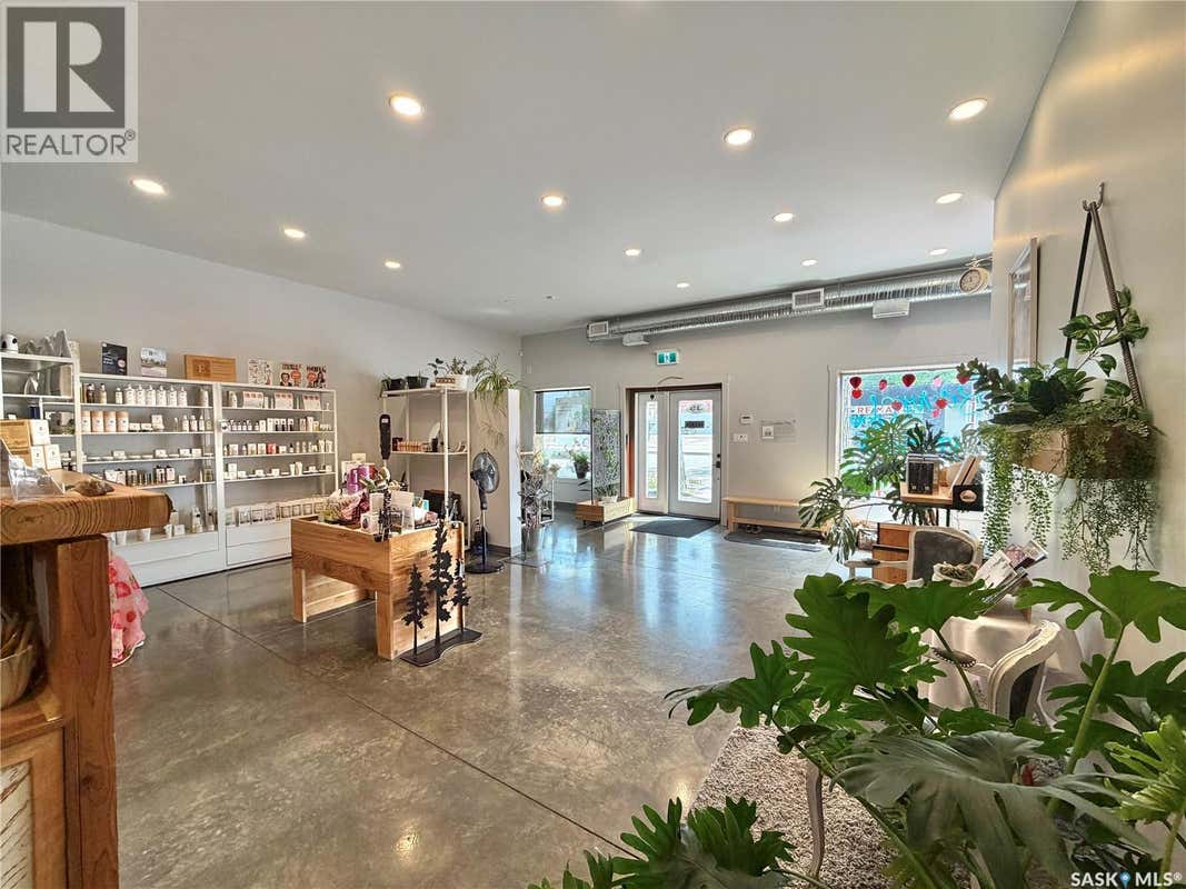 35 SMITH STREET W
