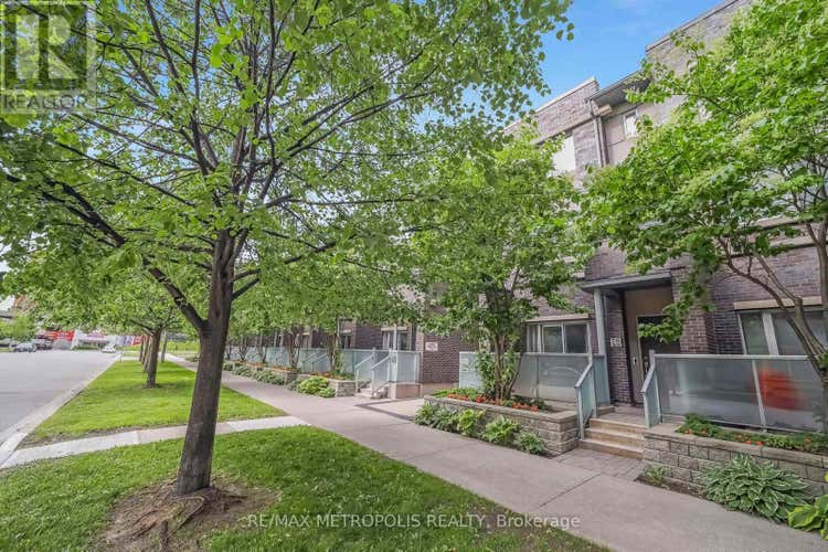 TH55 - 295 VILLAGE GREEN SQUARE