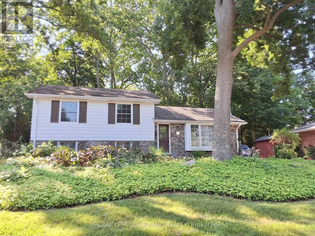 7 BRIARHILL PLACE