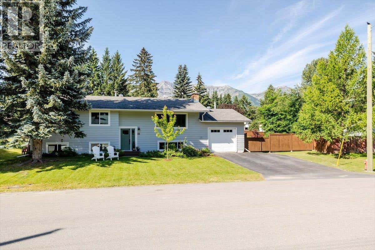 22 ELKVIEW CRESCENT