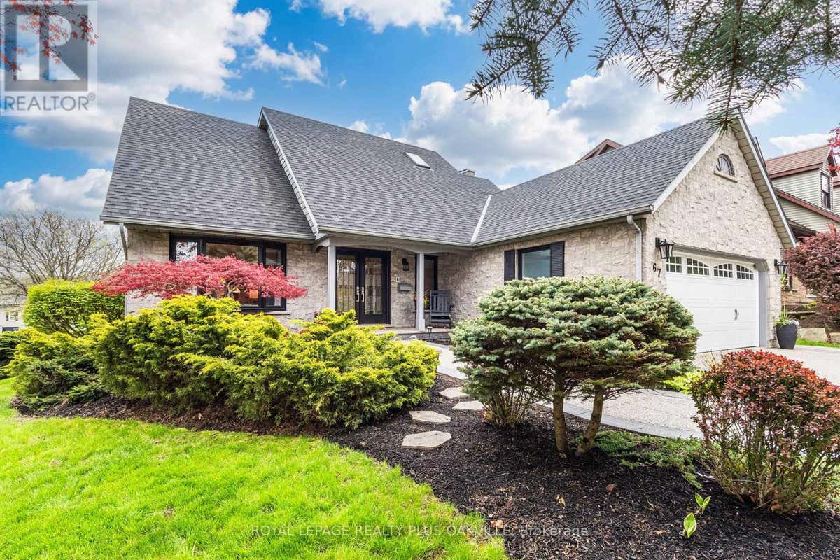 67 HONEYSUCKLE CRESCENT