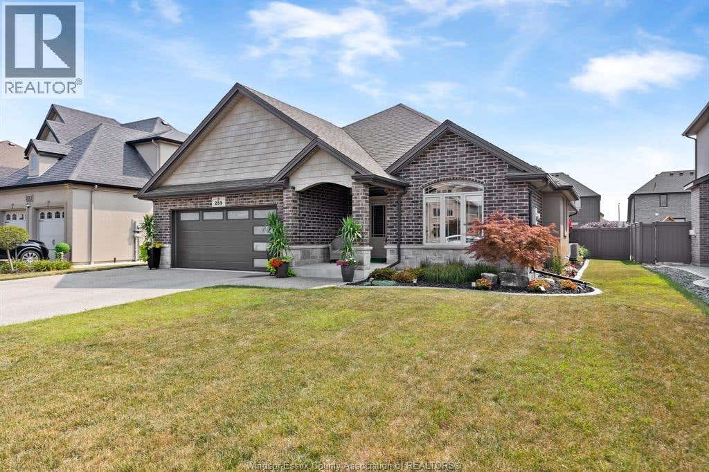 255 MAXWELL CRESCENT