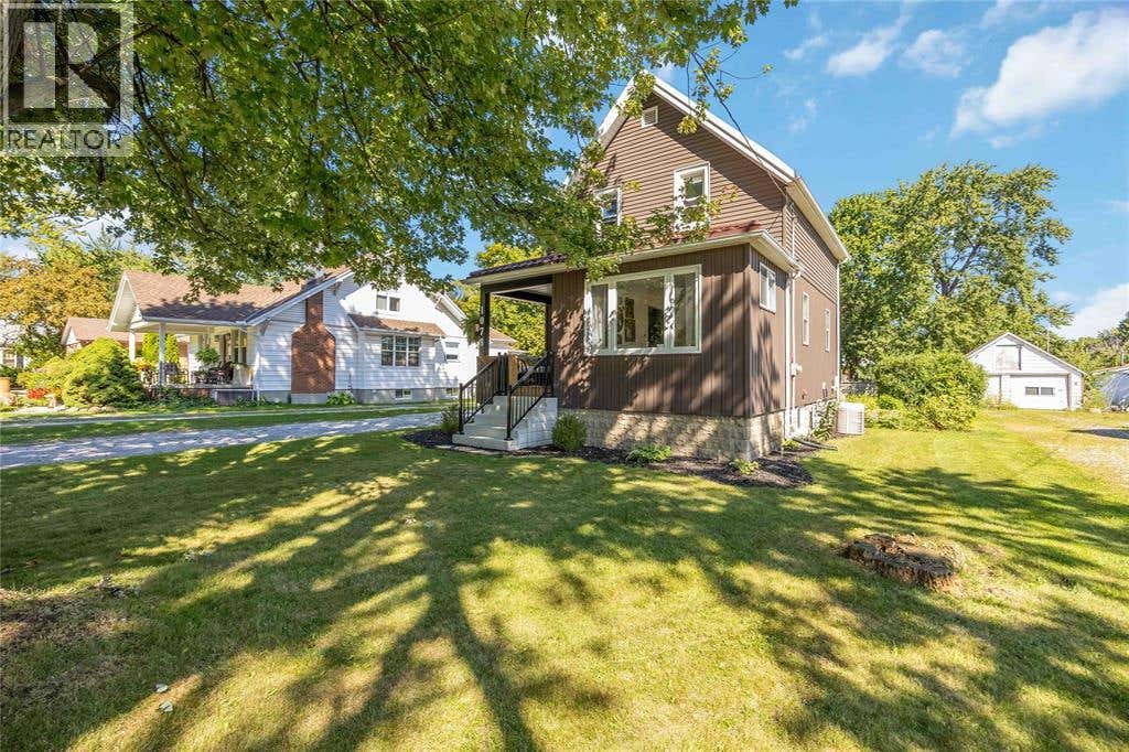 1078 London ROAD, Sarnia, ON N7S1P1 House For Sale | RE/MAX | 25022072