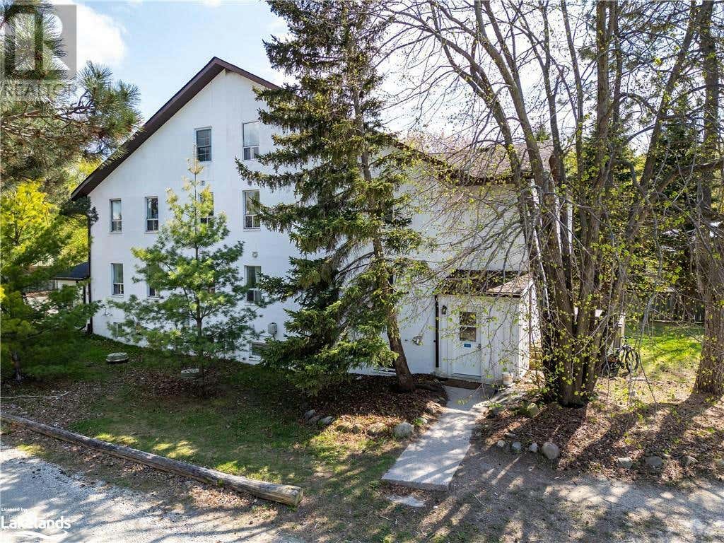 210 Arlberg Cres
