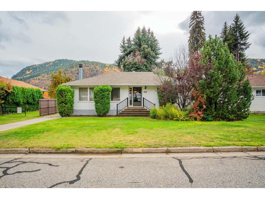 3290 LILAC CRESCENT, Trail, BC V1R2Y2 House For Sale RE/MAX 2480104