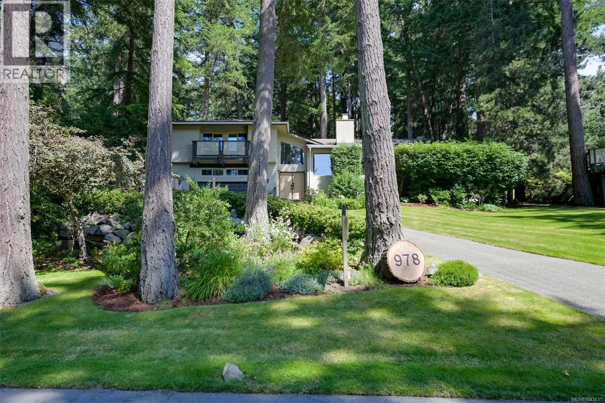 978 FIR TREE GLEN