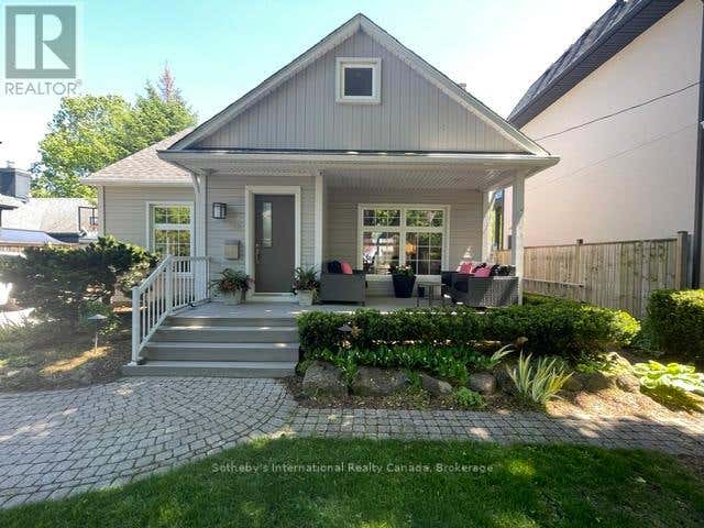 32 ANDERSON STREET