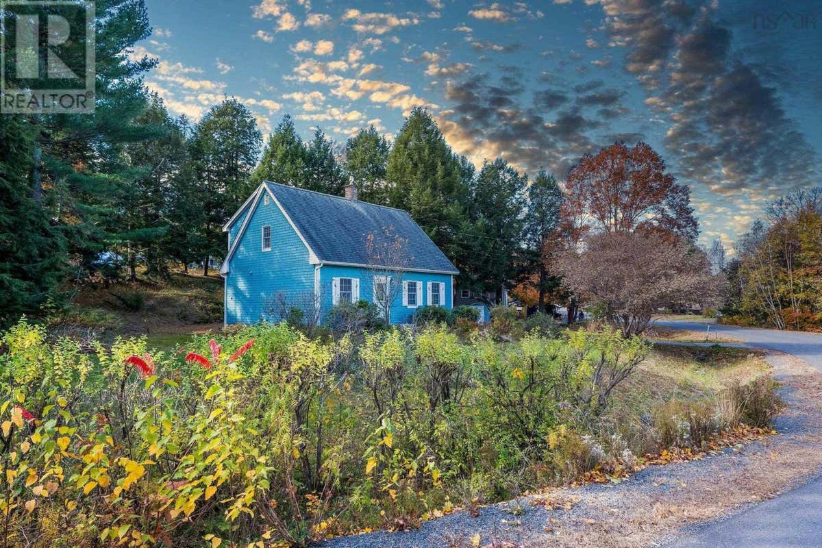12 Evergreen Avenue, New Minas, NS B4N4J5 House For Sale RE/MAX
