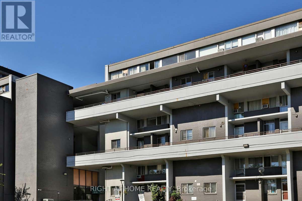 302 35 SUNNY GLENWAY, Toronto (Flemingdon Park), ON M3C2Z5 Home For