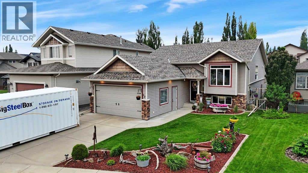 52 IRVING CRESCENT