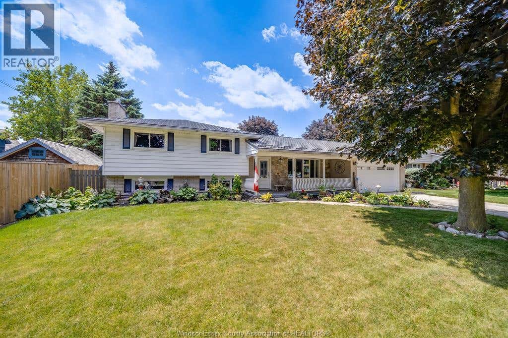 10 PHYLLIS AVENUE