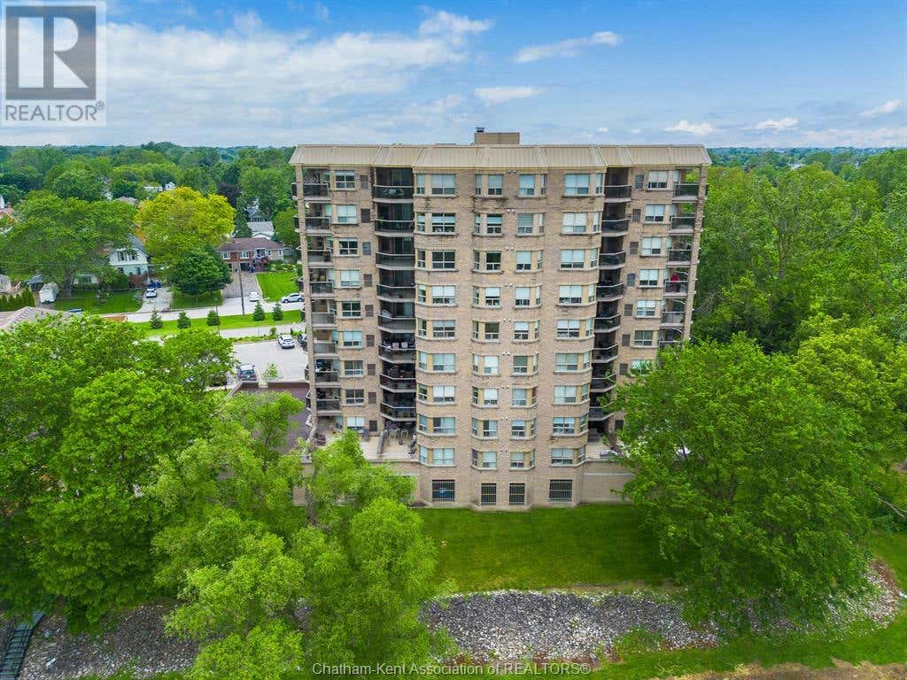 10 Van Allen AVENUE Unit 402, Chatham, ON N7L5K1 Condo For Sale RE