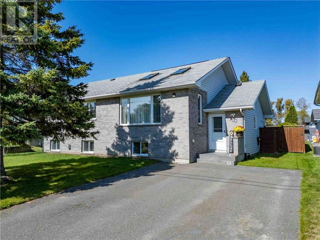 16 Commercial Avenue, Azilda, ON P0M1B0 House For Sale RE/MAX 2119423
