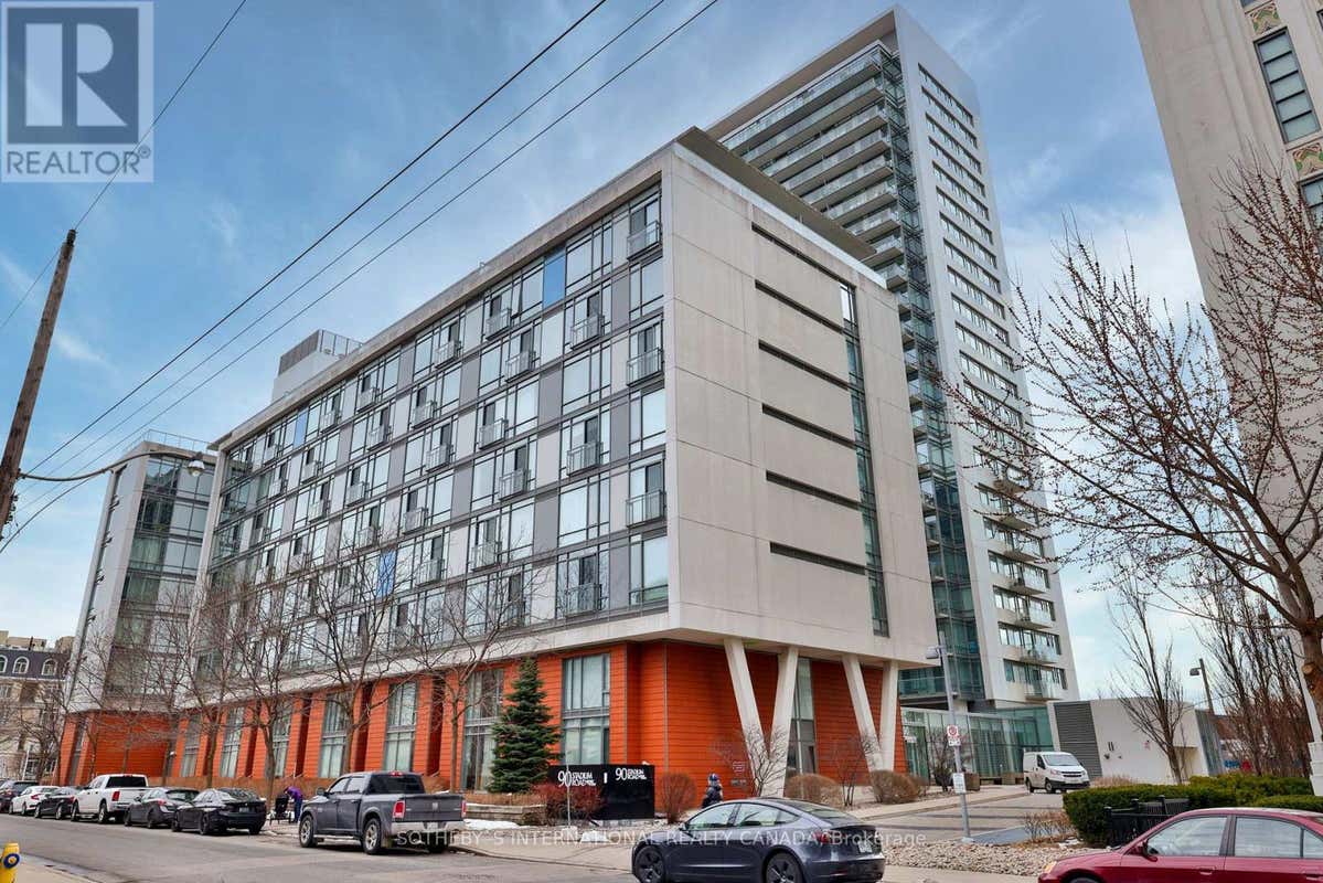 433 - 90 STADIUM ROAD