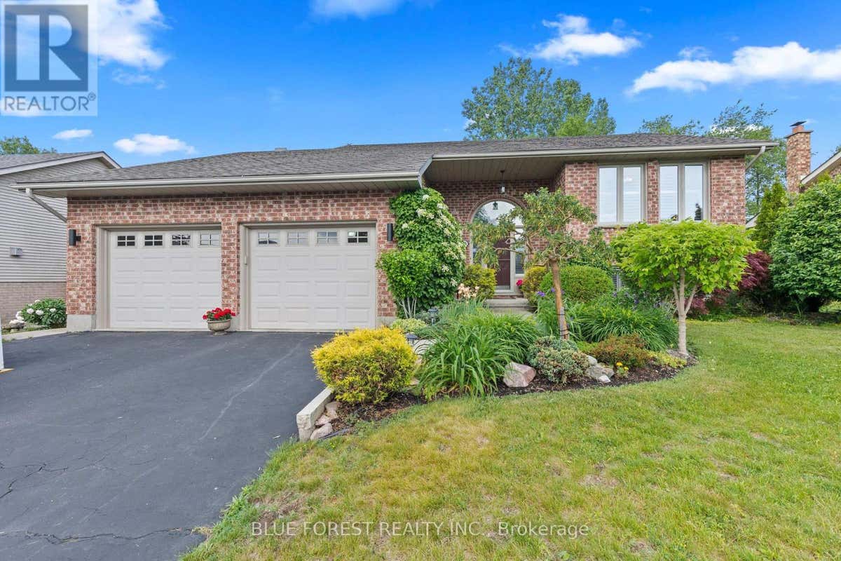 29 VILLAGE GATE CRESCENT