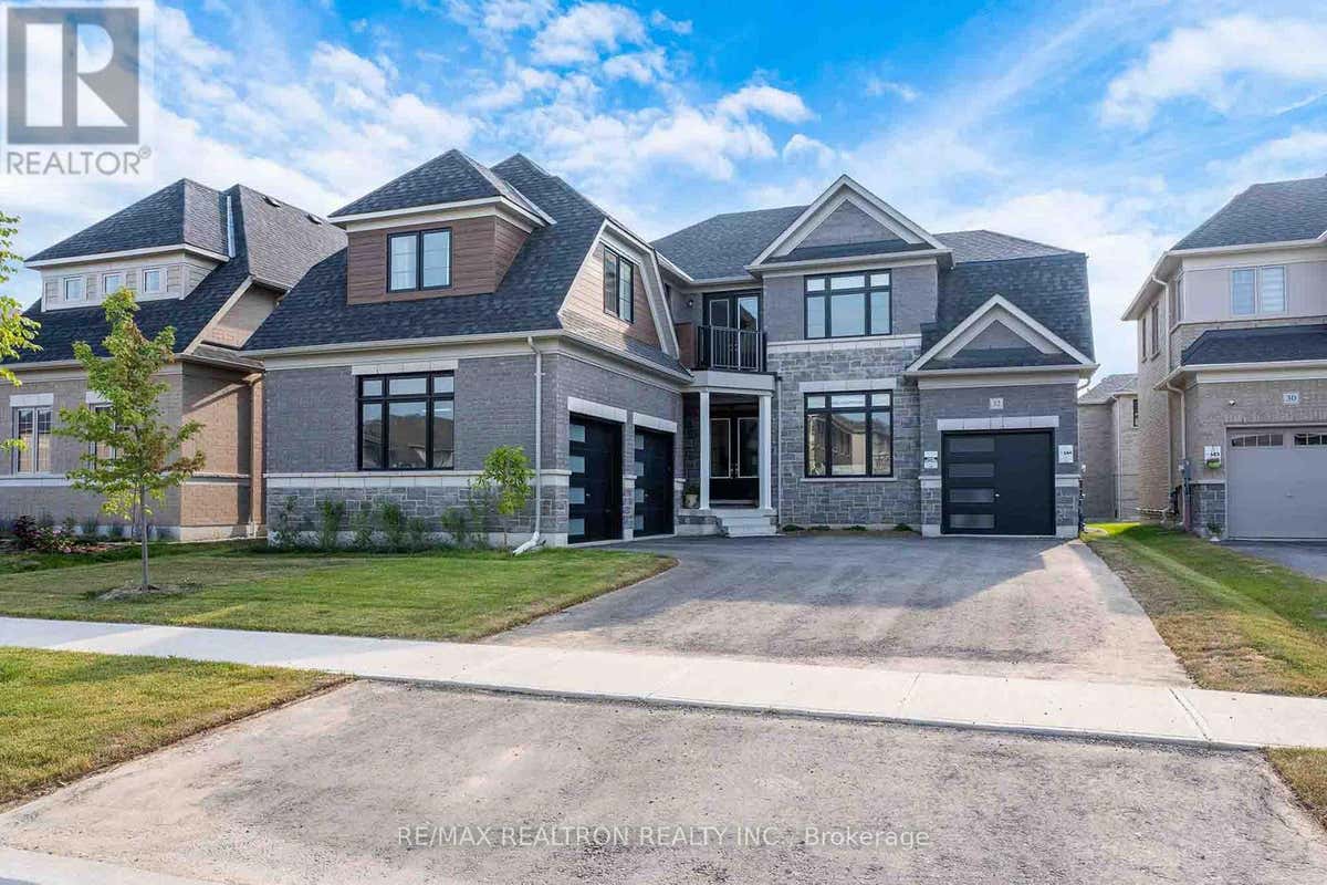 32 BELLFLOWER CRESCENT