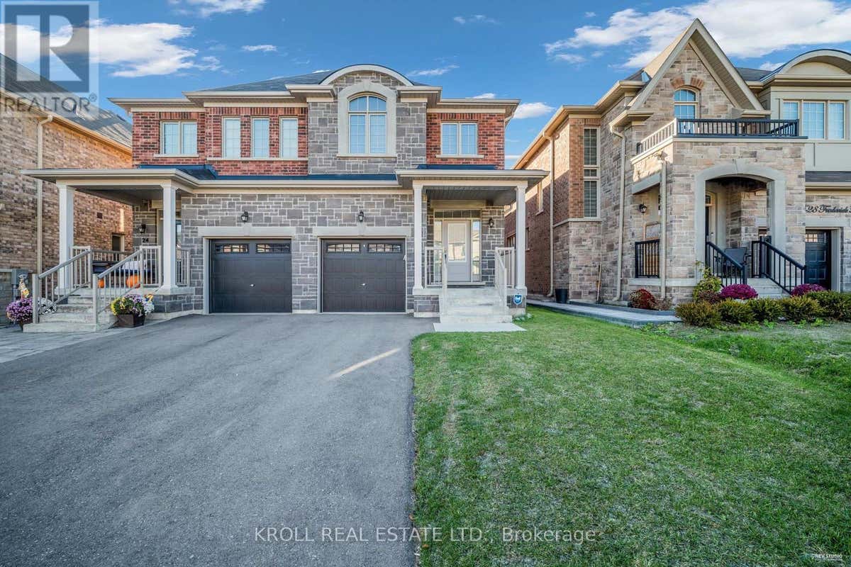 26 FREDERICK TAYLOR WAY, East Gwillimbury (Mt Albert), ON L0G1M0 House