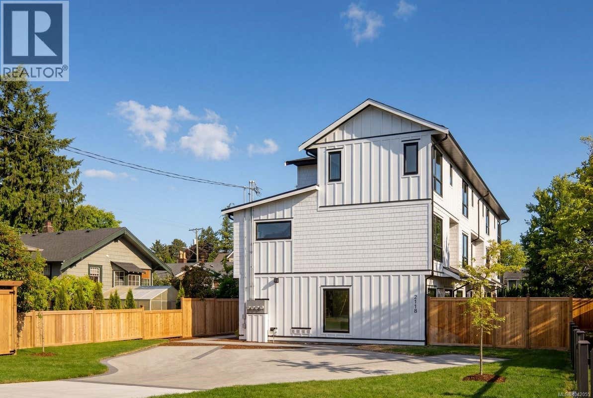 4 2118 PENTLAND RD