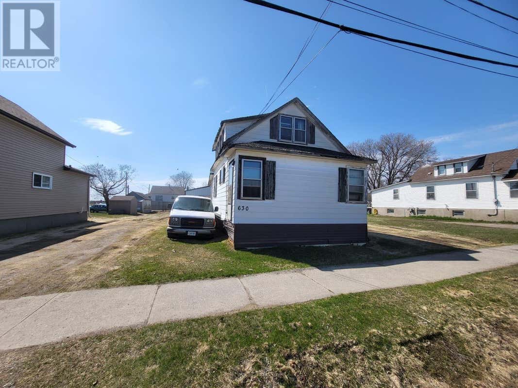 kiruakirua　1113 For sale: 1112 56 ST NW, Edmonton, Alberta T6L1Y3 - E4453821