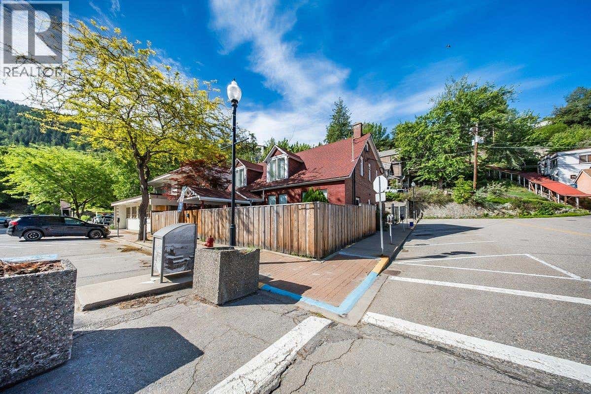1500 CEDAR AVENUE