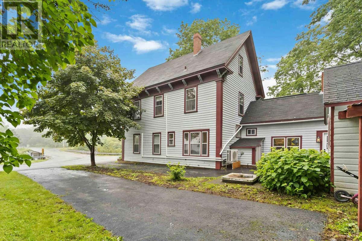 1 Brooklyn Shore Road, Brooklyn, NS B0J1H0 House For Sale RE/MAX