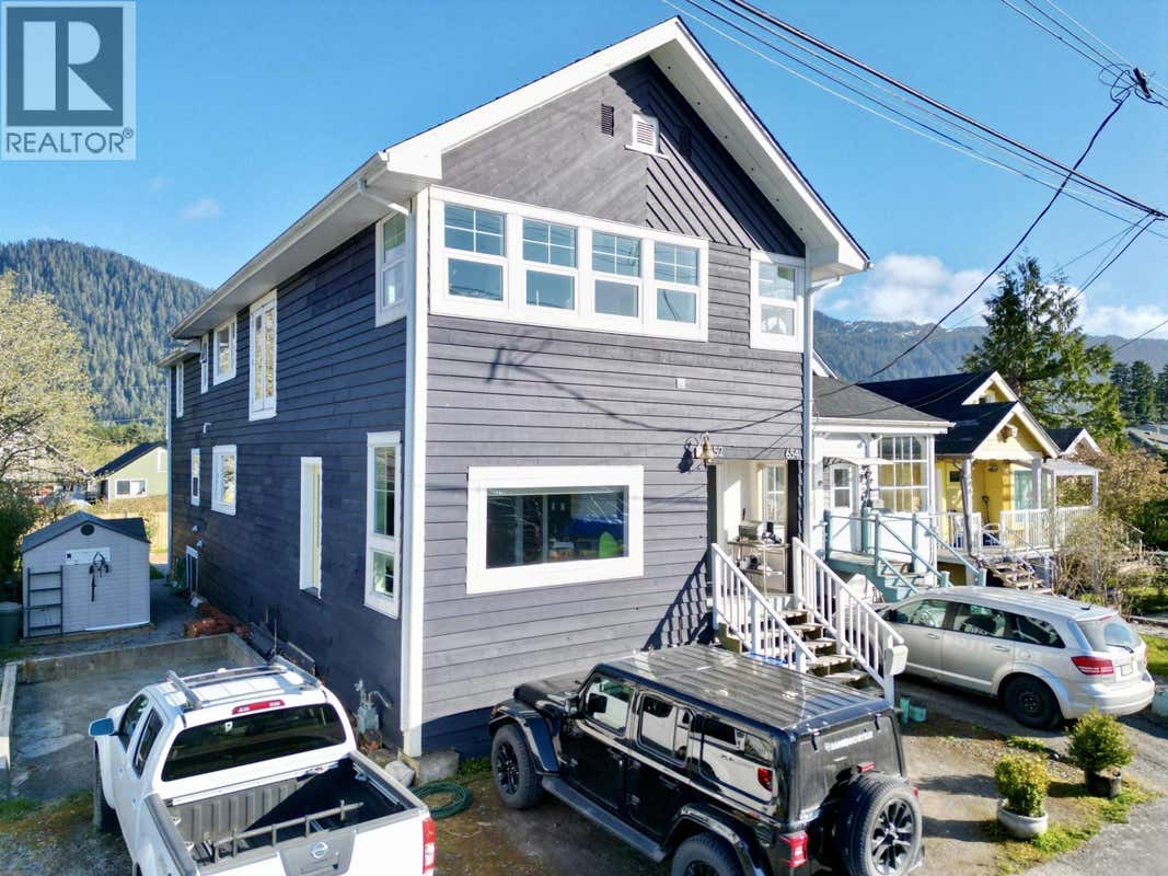 652-654 E 4TH AVENUE