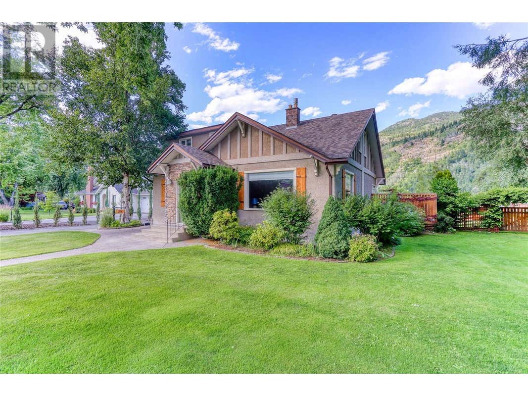 208 Ritchie Avenue, Trail, BC V1R1H2 House For Sale | RE/MAX | 10354767