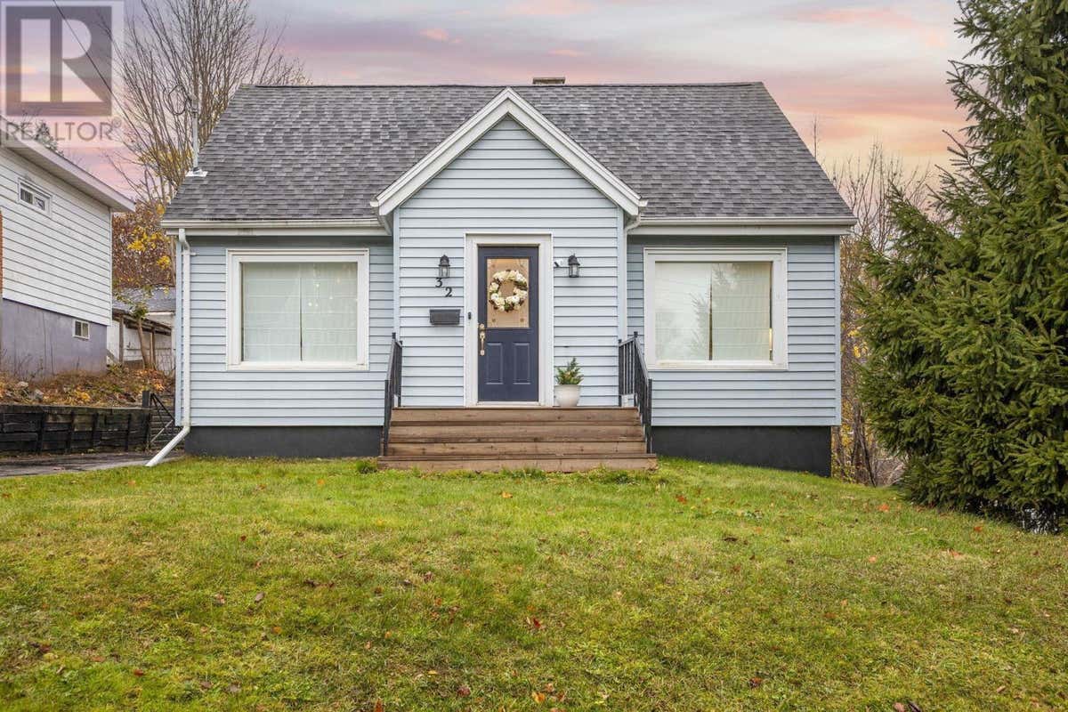 32 Archibald St