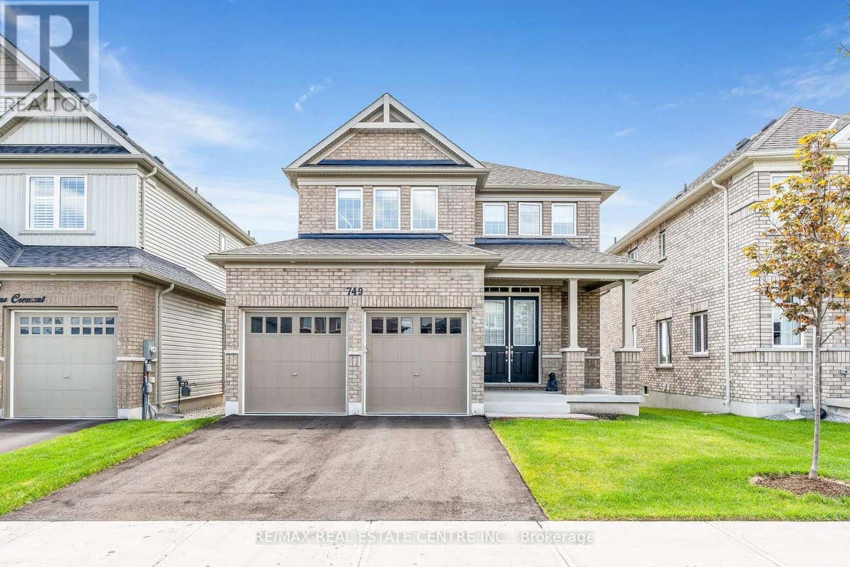 749 GILMOUR CRESCENT