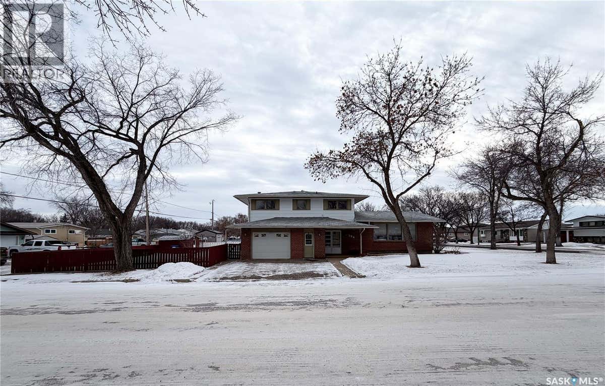 594 5TH STREET W