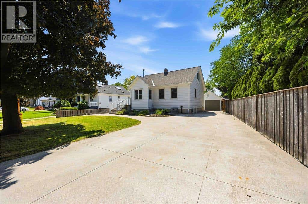 1477 BAXTER AVENUE