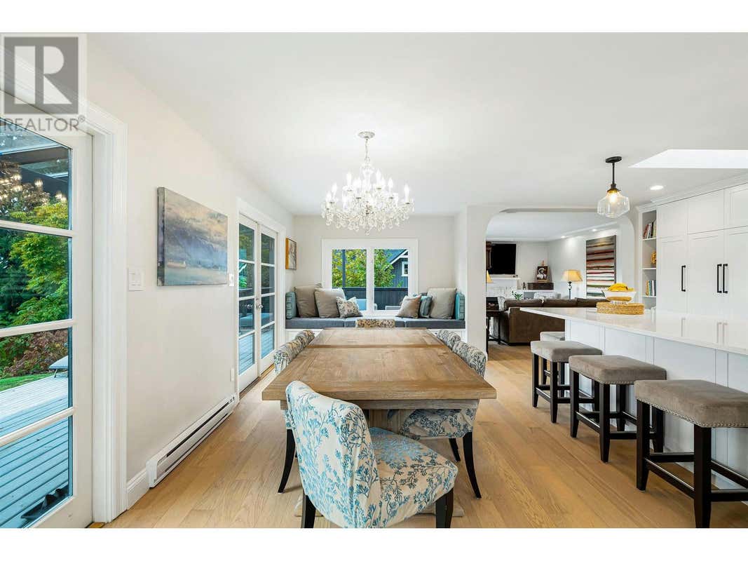 2486 LAWSON AVENUE, West Vancouver, BC V7V2E8 House For Sale RE/MAX